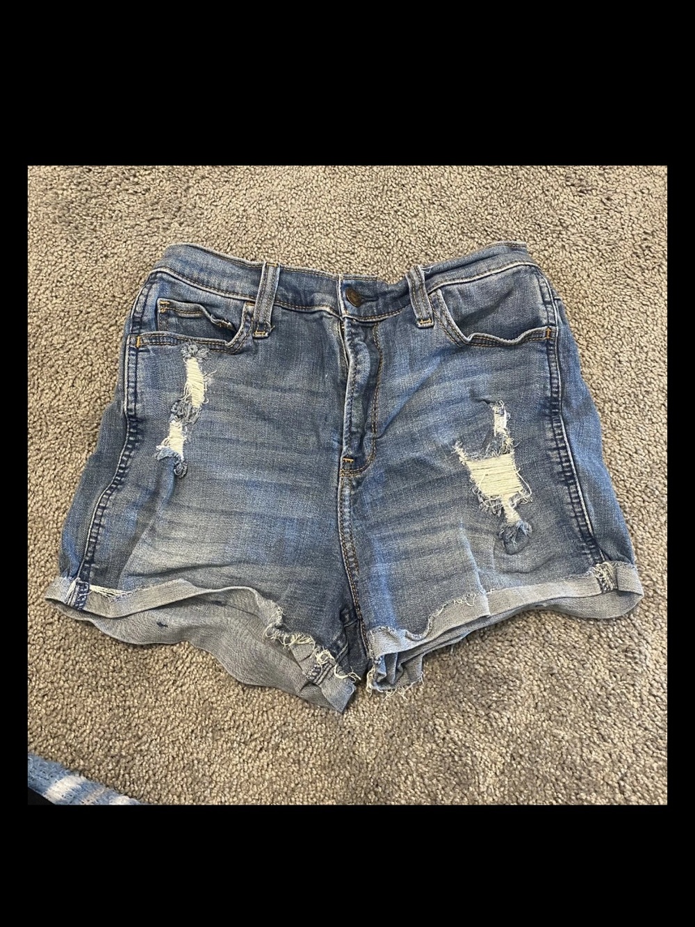 Hollister Distressed Denim Jean Shorts - mid rise Blue Wash size 5